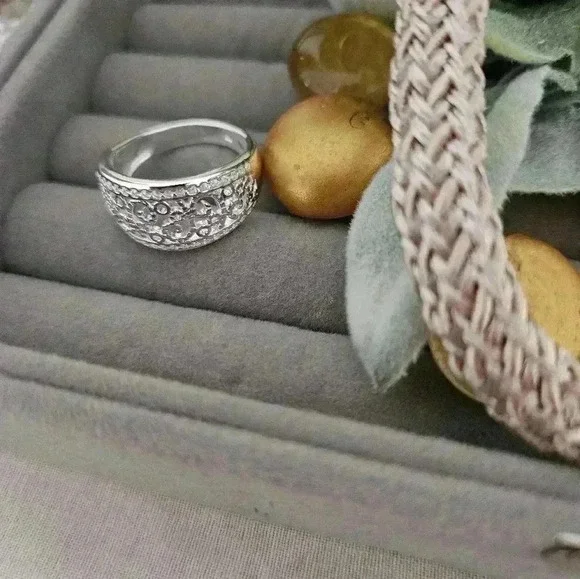 Luxury 925 sterling silver, cute charm, ring mesh design size 9. - Picture 2 of 4